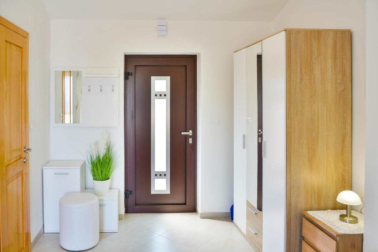 Gromila 2 Apartman Zengg Kültér fotó